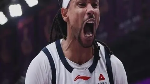 “独家解析：卡拉格力挺萨拉赫赛季终章留守，利物浦欧冠夺冠梦或将成真！”